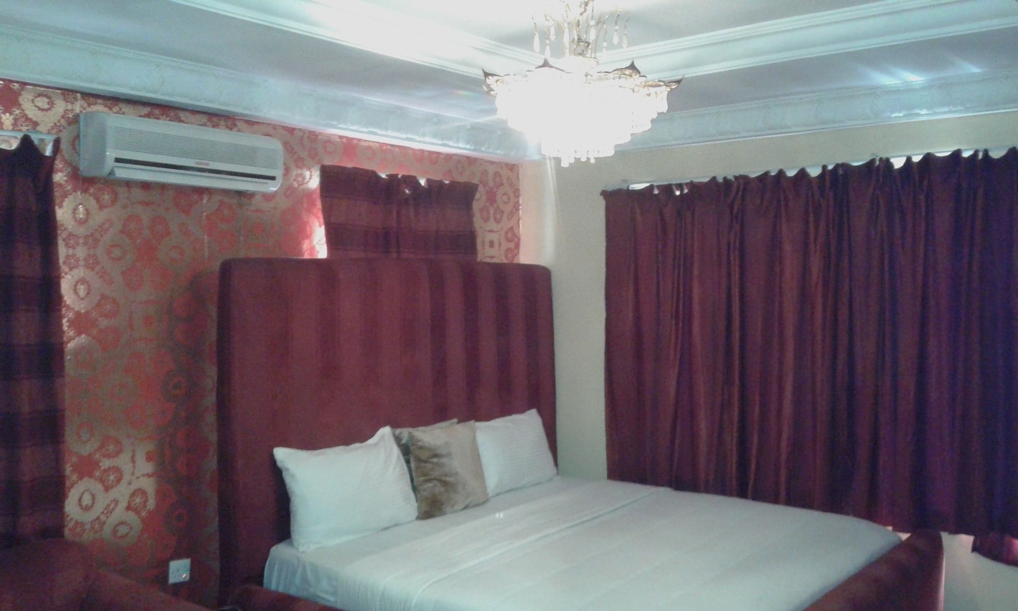 PREMIER, SUITE