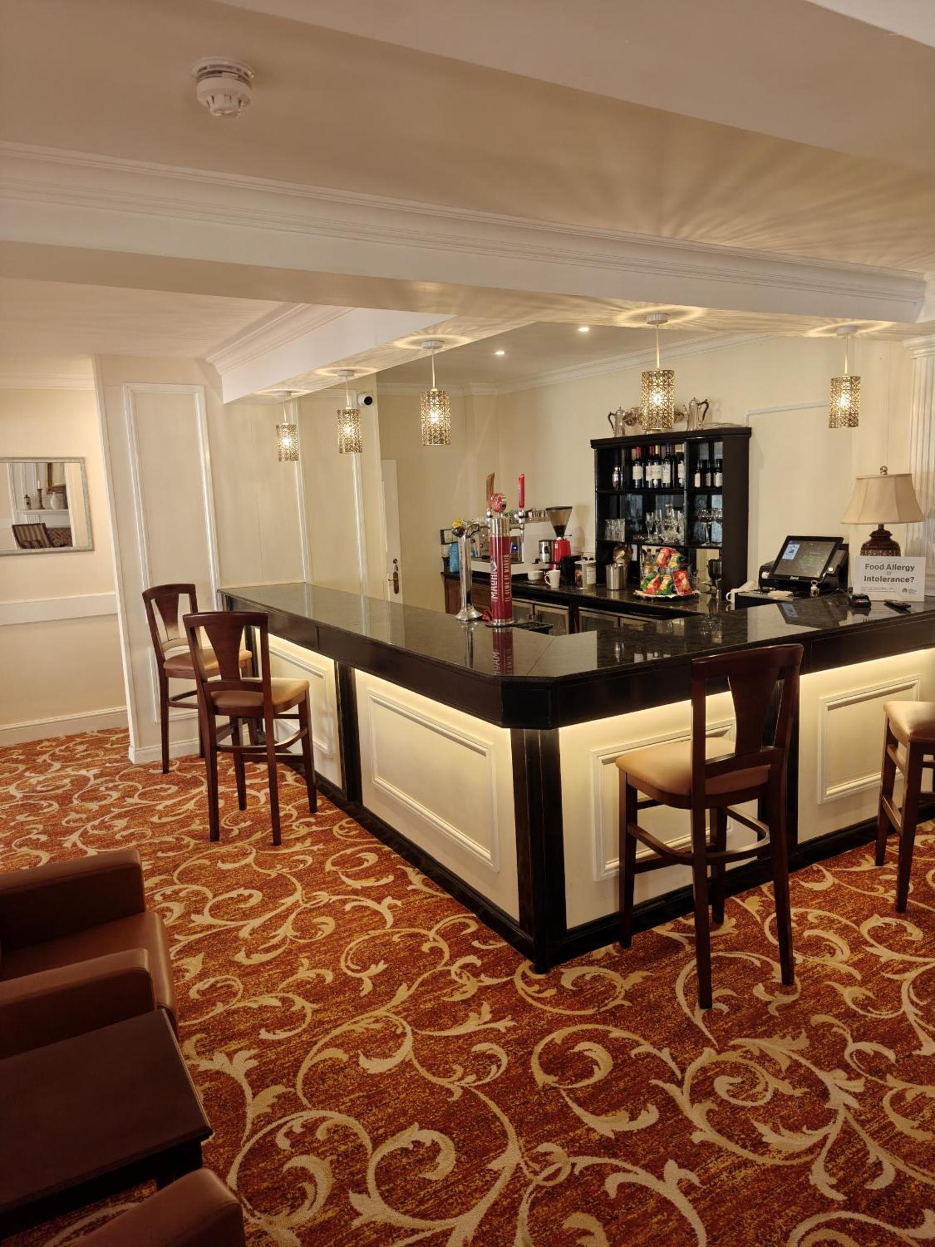 Royal Swan, Ashley Manor - B&B 25/30