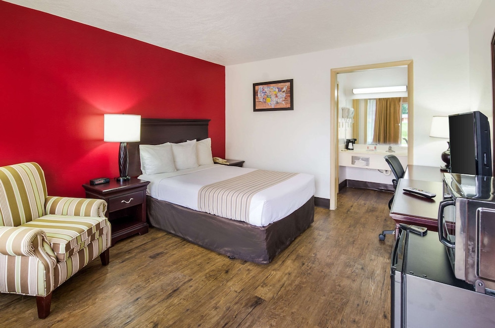 Econo Lodge Marion I-81 18/36