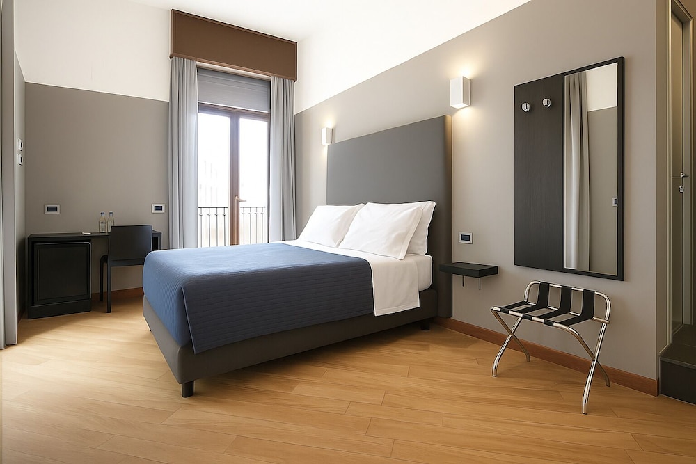 DELUXE, QUEEN BED, CITY VIEW