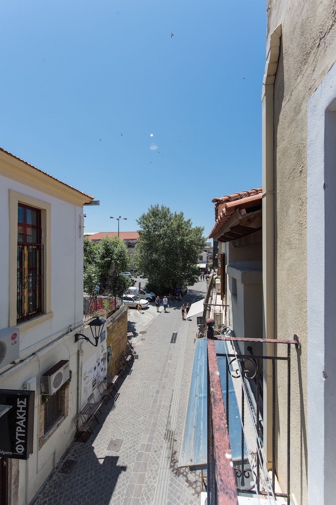 Minaret Suites and Apartments 44/50