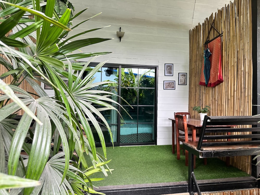 Oasis Lipe Resort 8/66