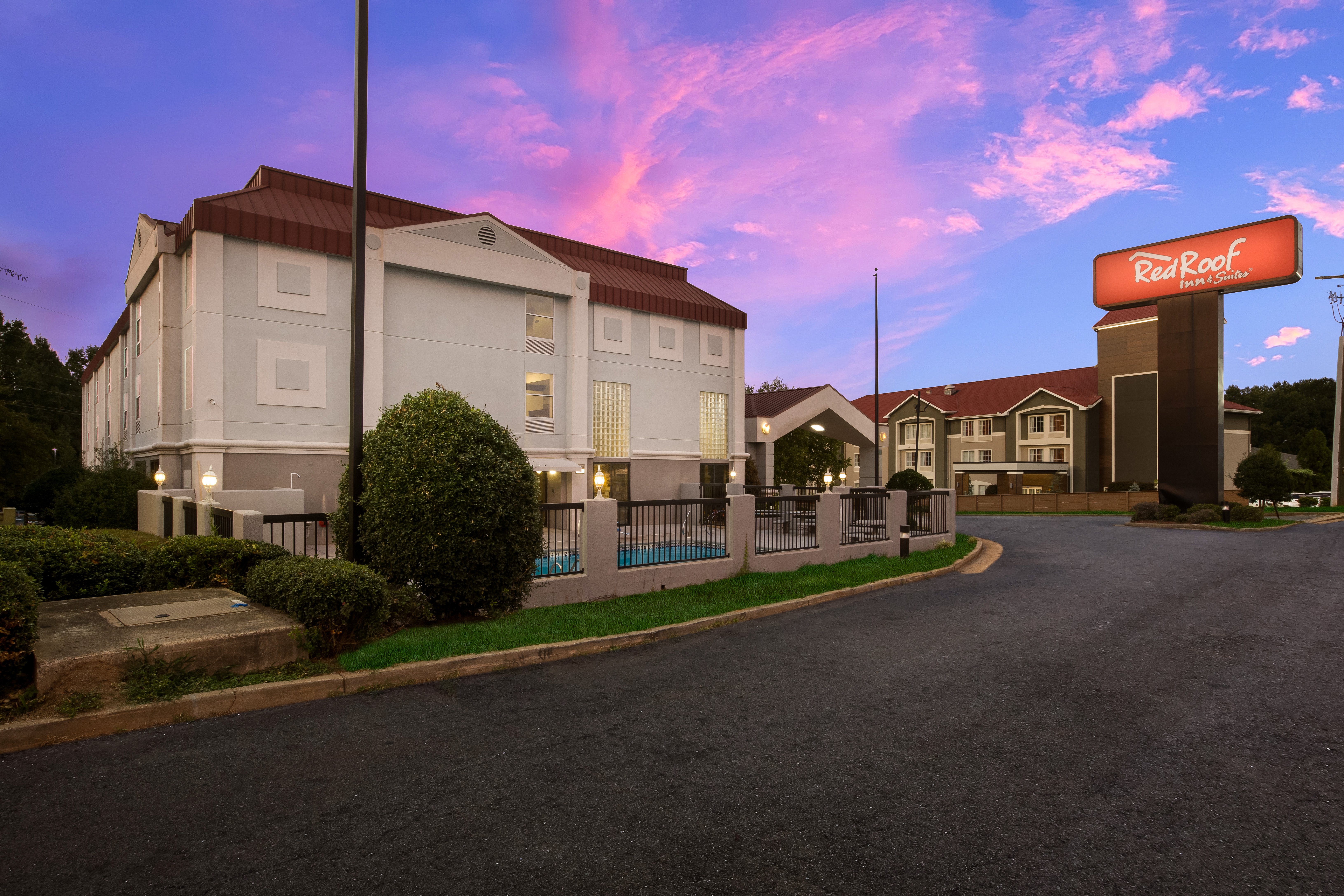 Red Roof Inn & Suites Newnan 33/35