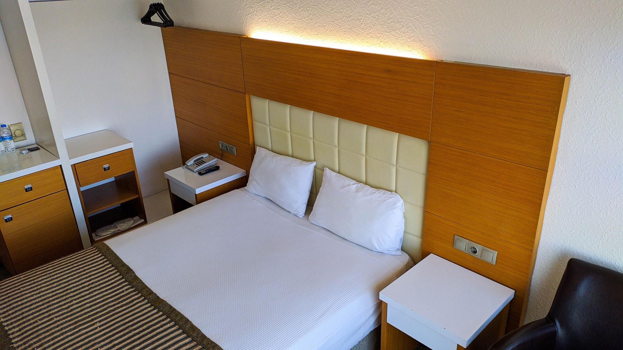 Nuzhet Hotel 8/29