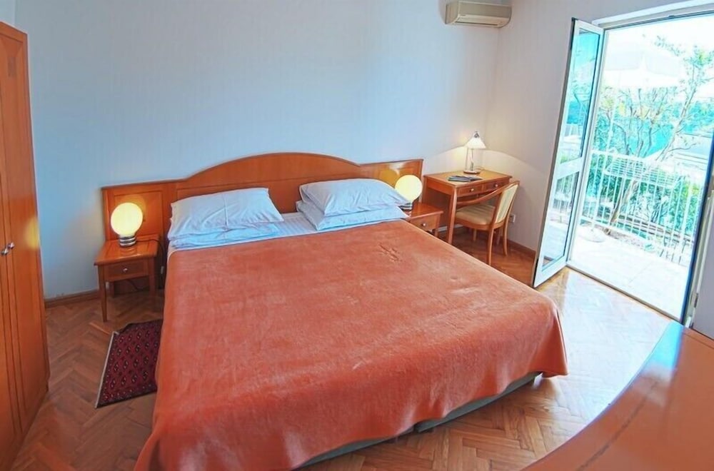 SIPA APARTMENTS 8/50