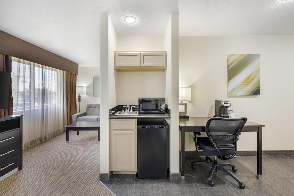 Best Western Plus The Four Corners Inn 62/69