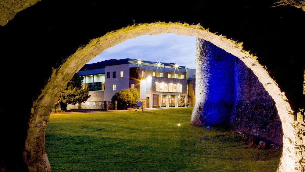 Trim Castle Hotel 55/57