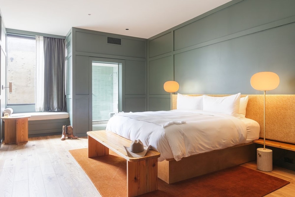 Sunken, King Bed