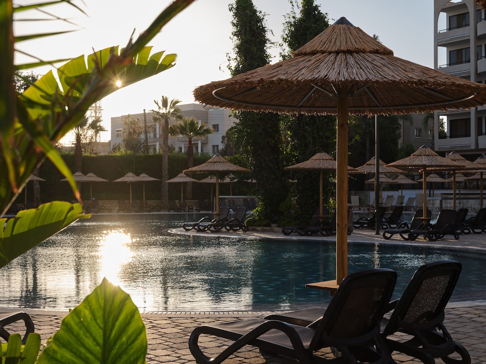 Atlantica Oasis Hotel 42/46