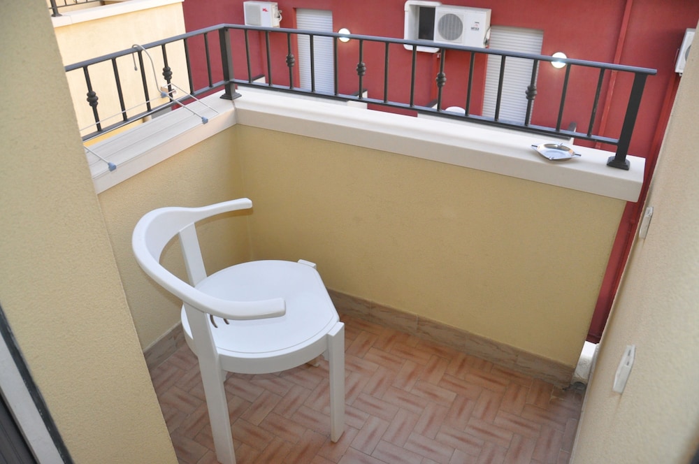 Thea Hotel 25/26