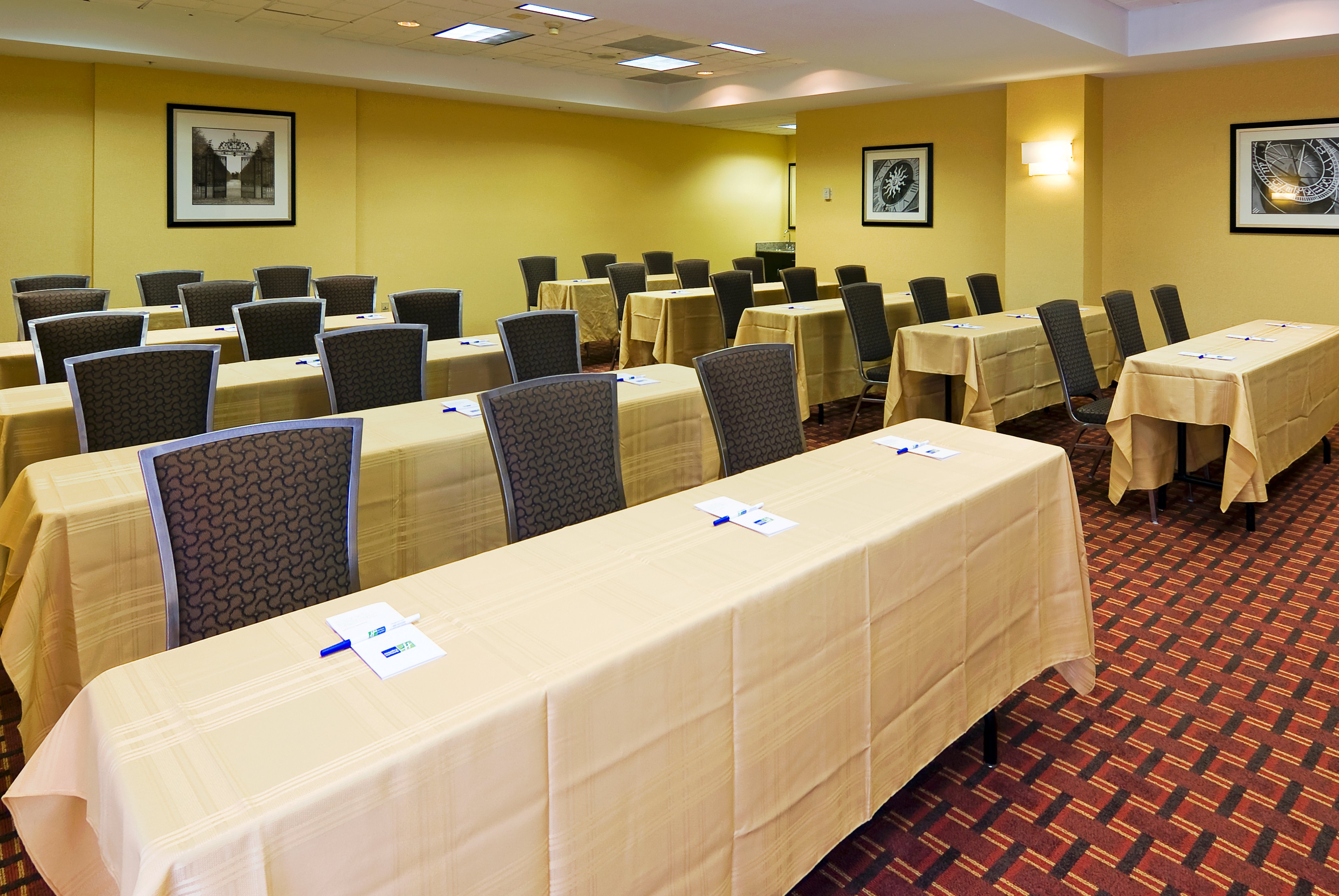Holiday Inn Express And Suites Kendall East Miami 35/45