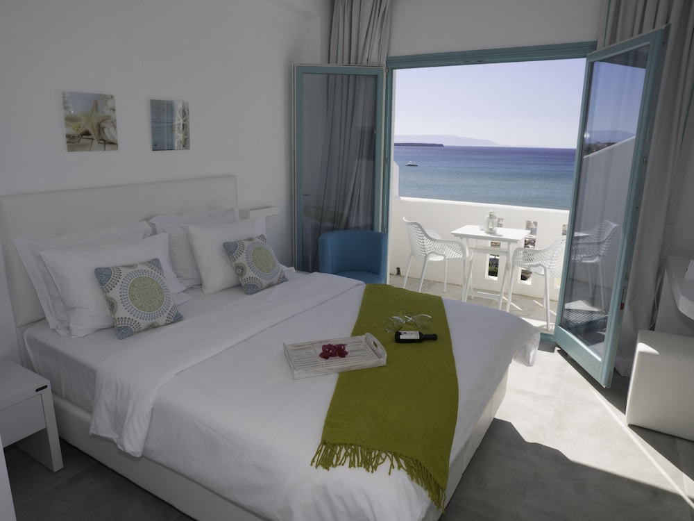 Amaryllis Beach Hotel 7/50