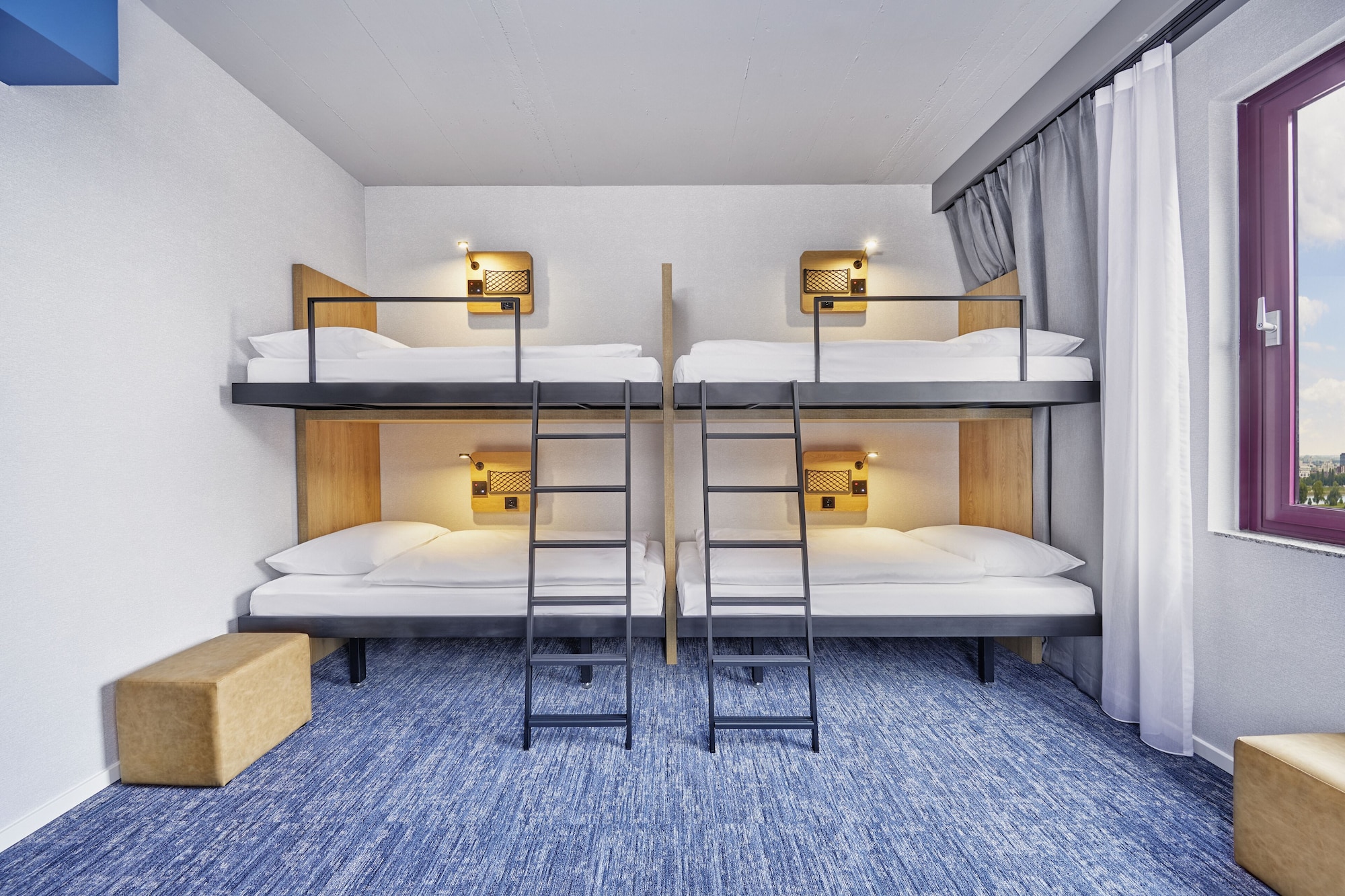 ROOM, QUADRUPLE
