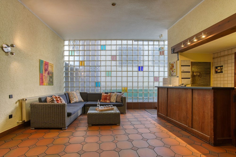 Ff&E Hotel Carlton 4/59