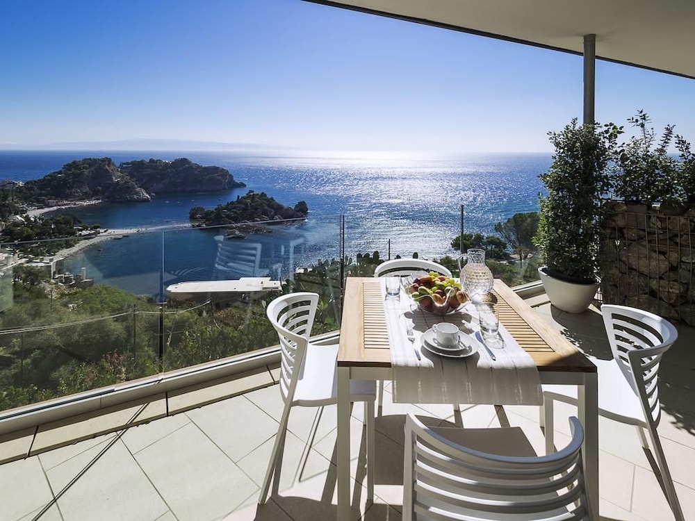 Isola Bella Infinity Suites 39/50