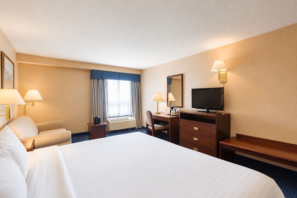 غرفة واسعة بسرير كينج، Wyndham Garden Monterrey Norte 2/10