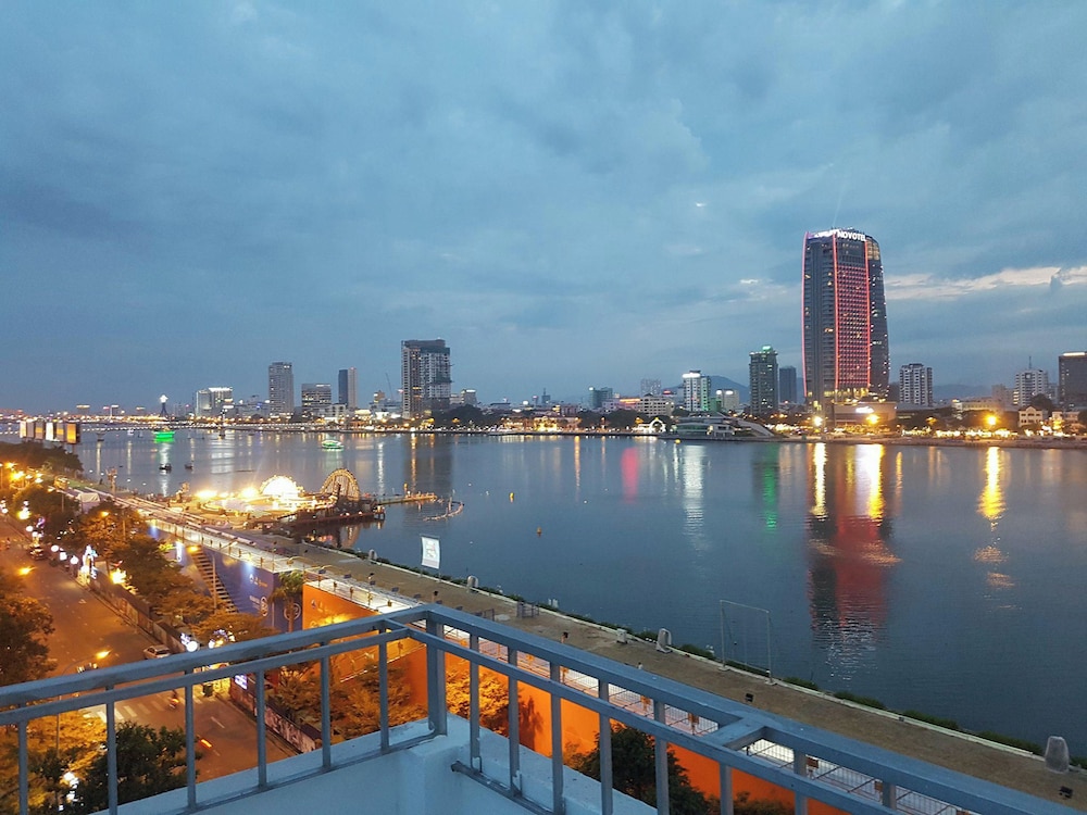 Vitalis Riverside Hotel 59/65