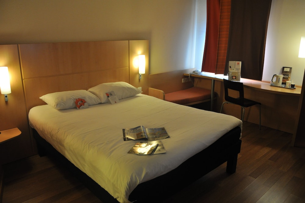 Ibis Martigues 23/70