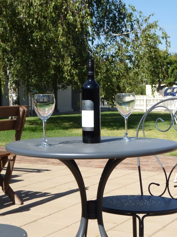 COONAWARRA MOTOR LODGE 32/38