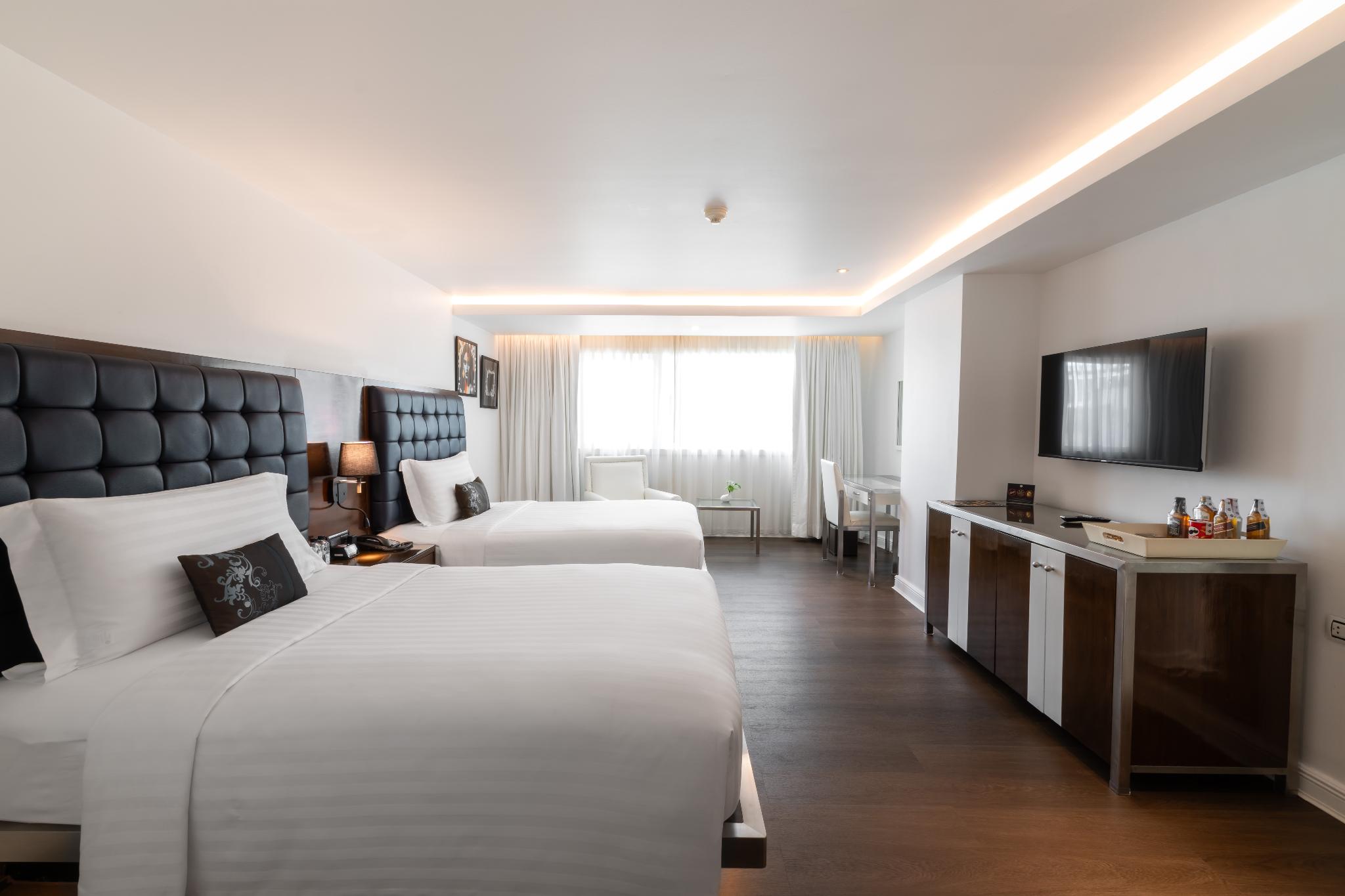 Gold, 2 Queen Beds