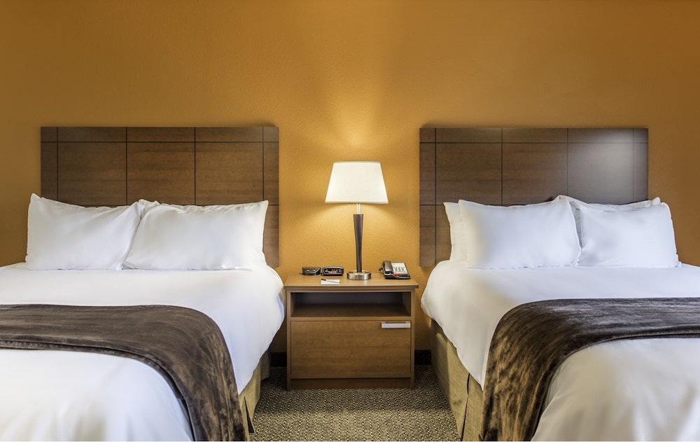 My Place Hotel-Marquette, MI 16/35