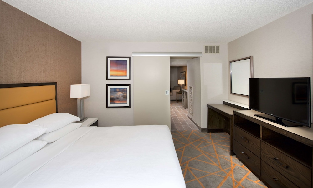 Embassy Suites by Hilton Cincinnati Northeast Blue Ash 8/54