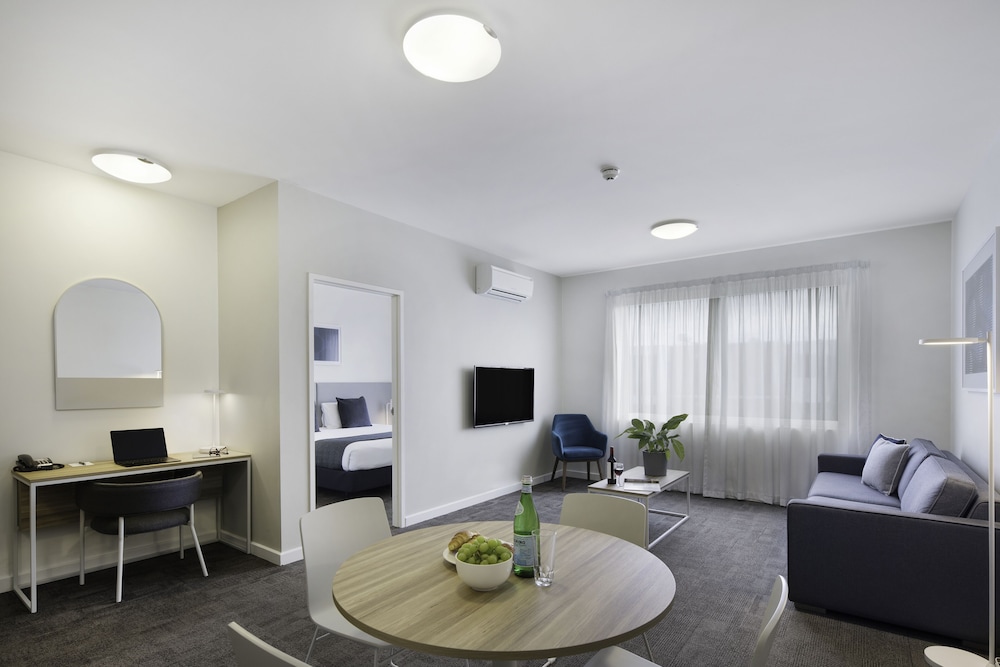 Quest Mawson Lakes 36/78