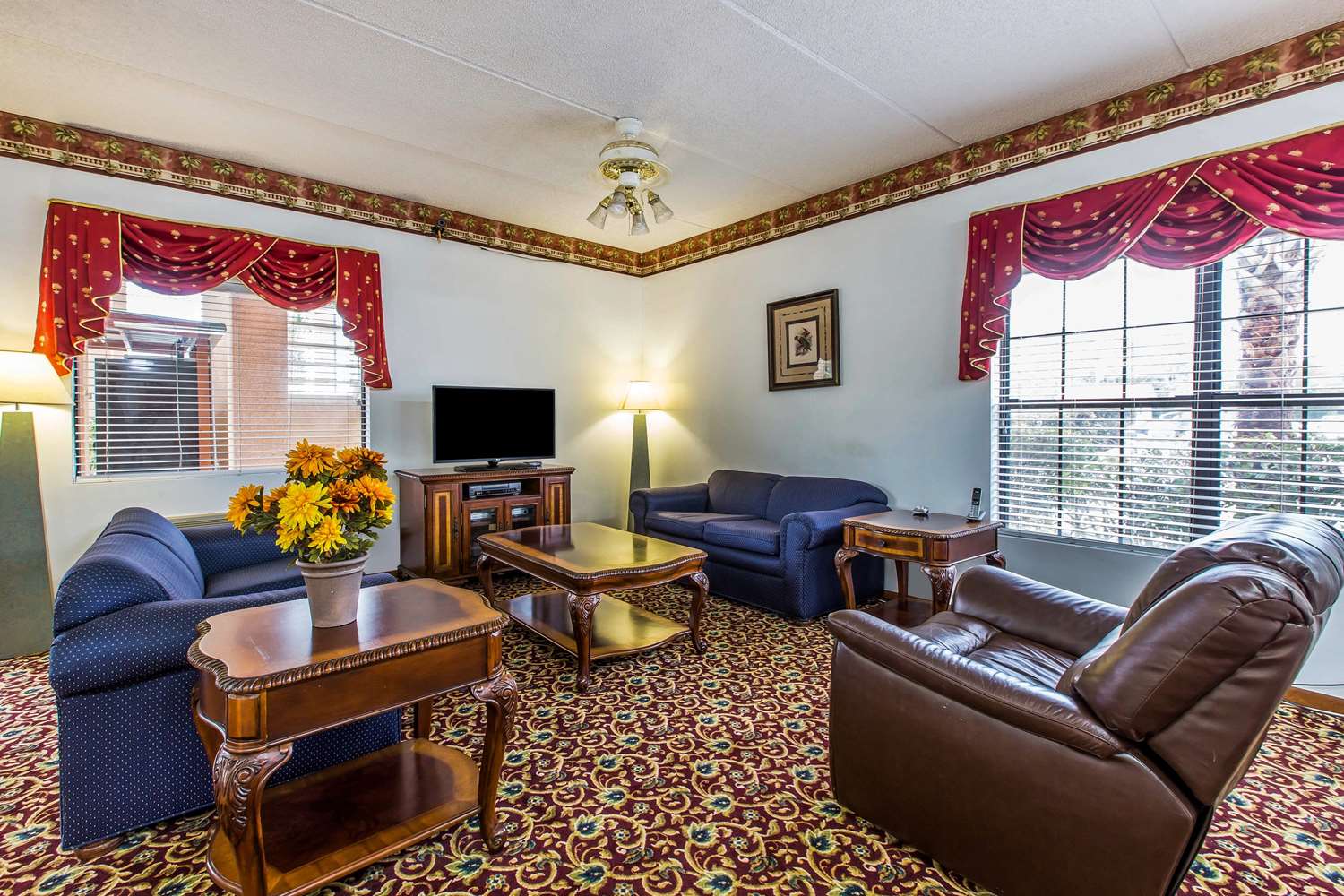 Econo Lodge Inn & Suites Albany North 26/41