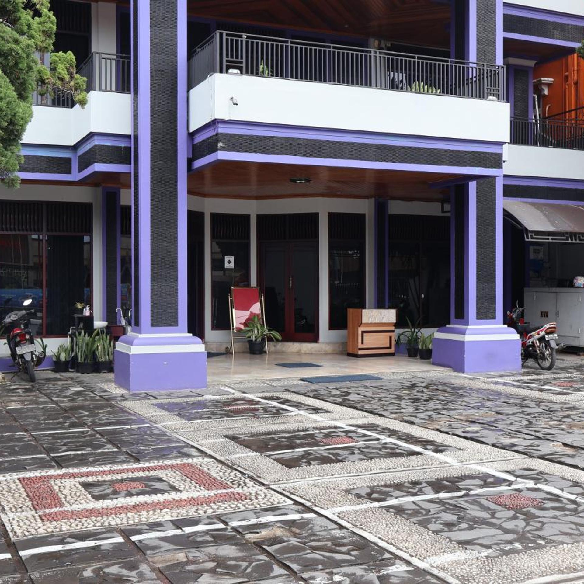 Nikita Hotel 44/49
