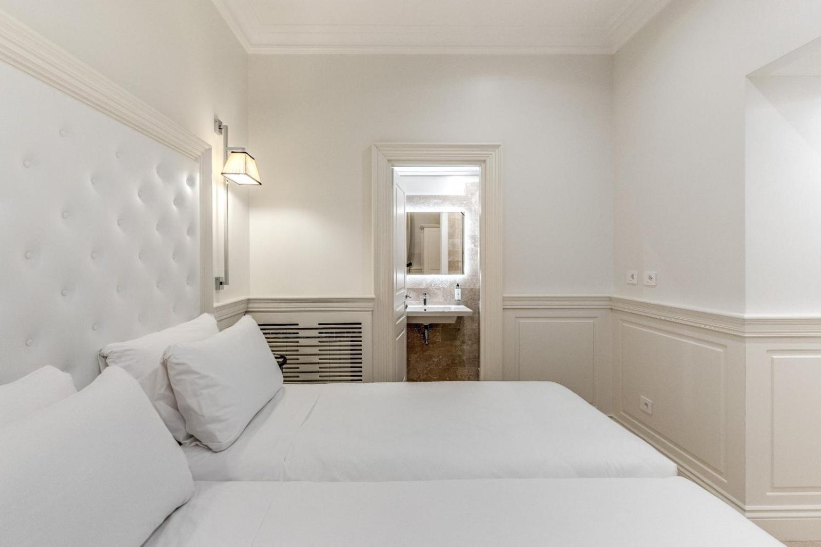 Room, Twin Beds