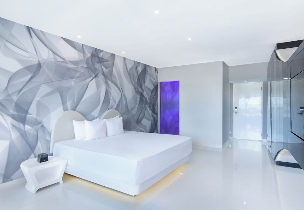 Trendy, 2 Double Beds, Ocean View