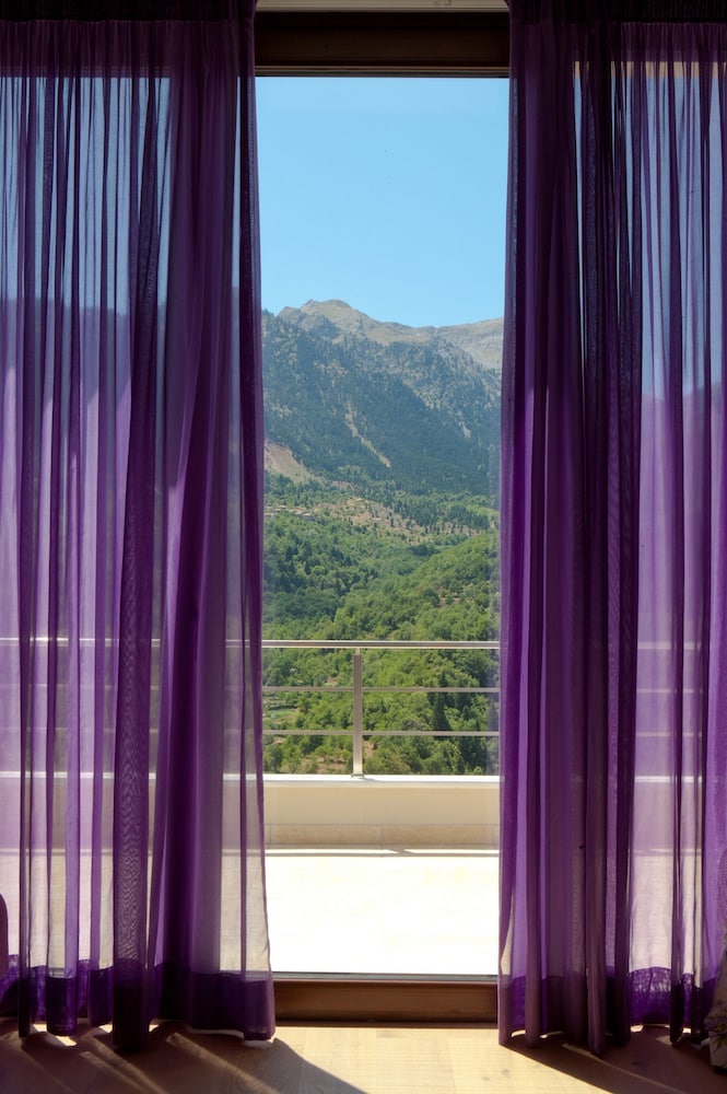 Forest Suites Boutique Hotel 73/79
