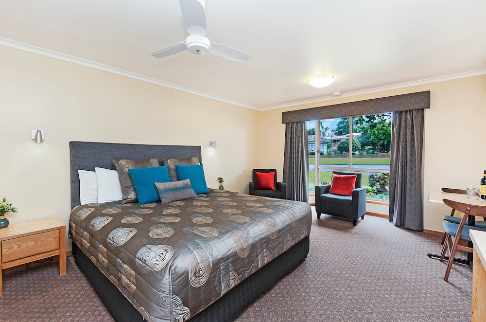 Aat 28 Goldsmith Motel 15/37