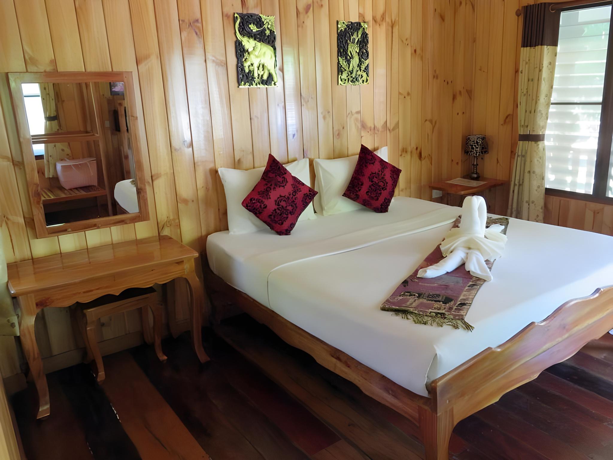 Tree House, Deluxe