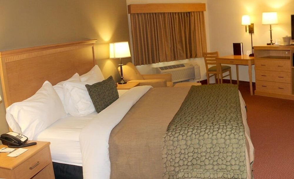 AmericInn by Wyndham Waconia 48/80