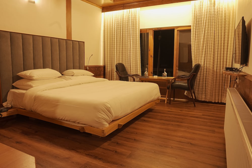 Hotel Cho Palace 11/26
