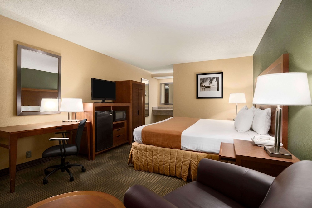 Days Inn By Wyndham Jacksonville Airport 17/31
