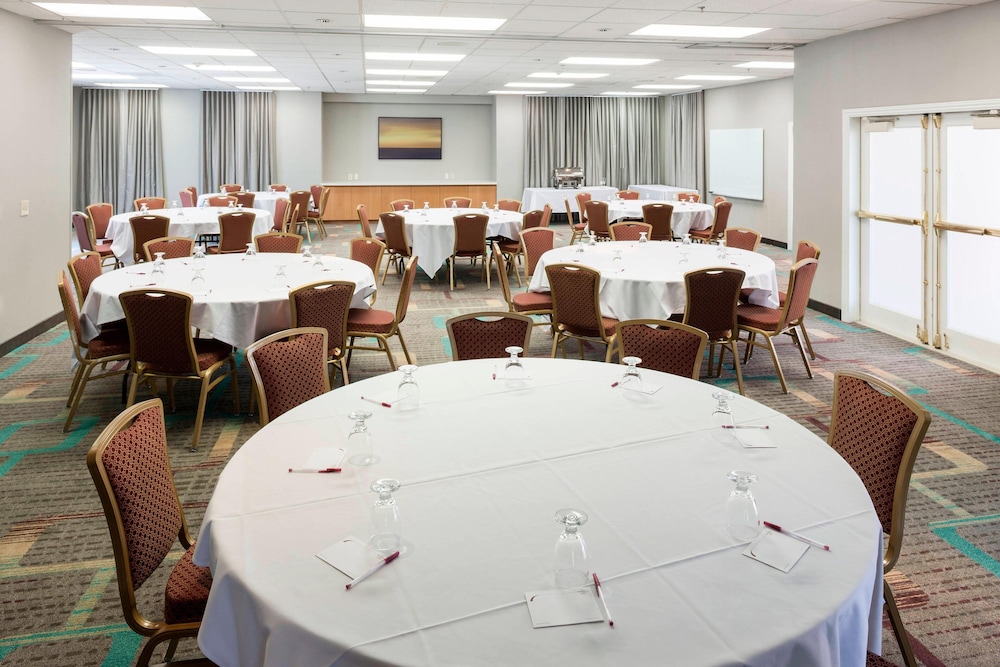 Residence Inn By Marriott Santa Clarita Valencia 47/61