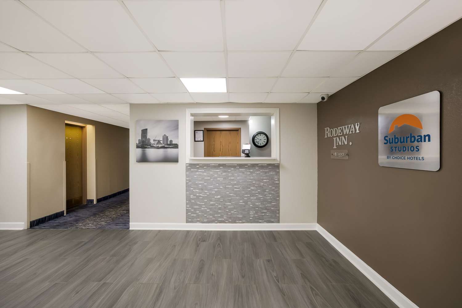 Suburban Studios Milwaukee Airport 5/25