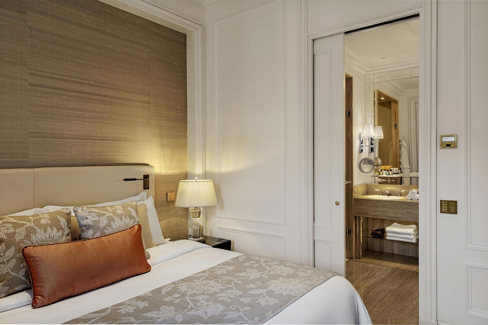 The St Regis Rome 16/84