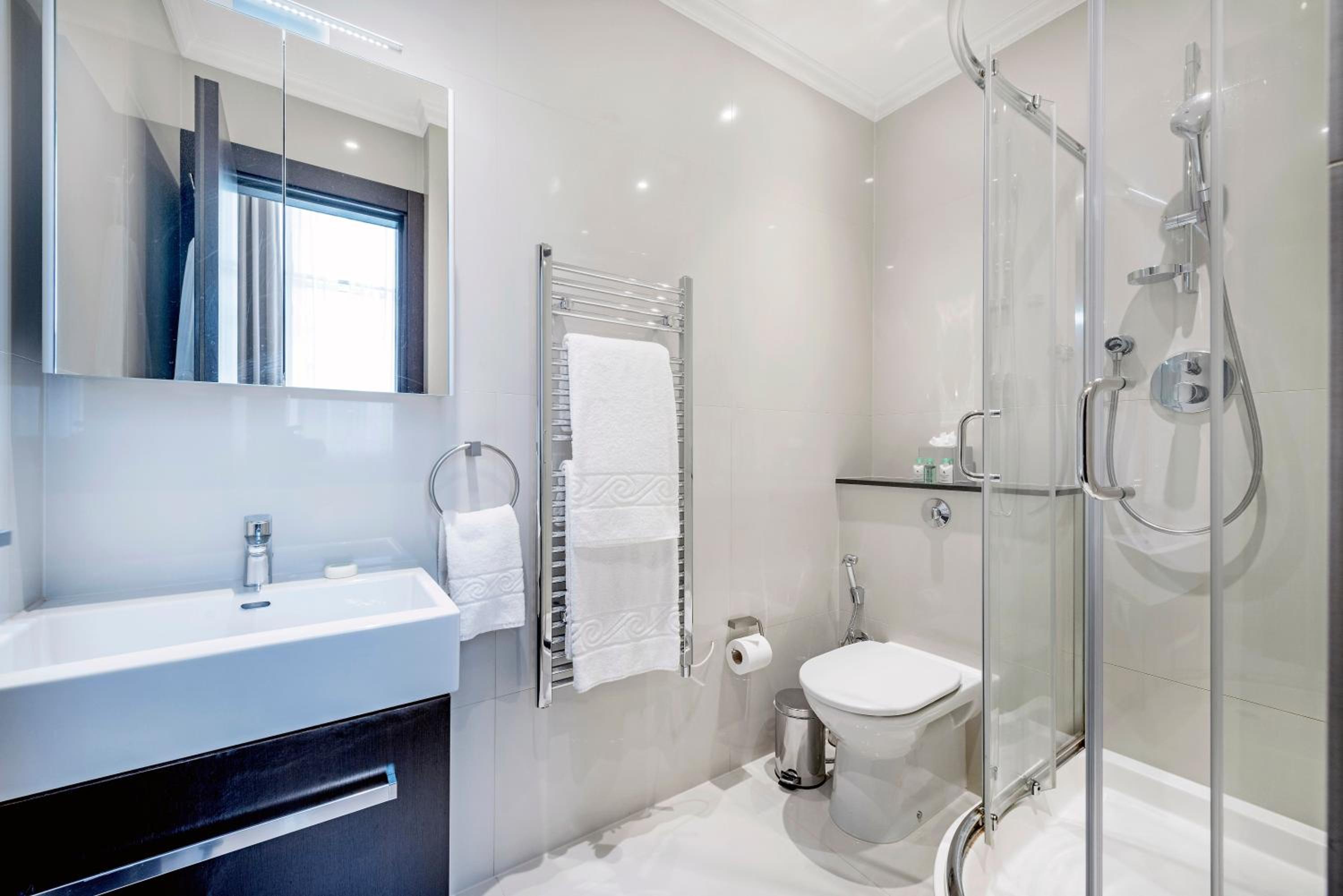 شقة ديلوكس بسرير كينج بغرفتي نوم، 130 Queensgate Apartments 8/10