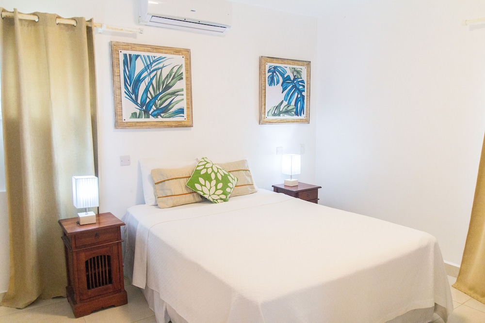 Ocean Spray Beach Apartments 10/50