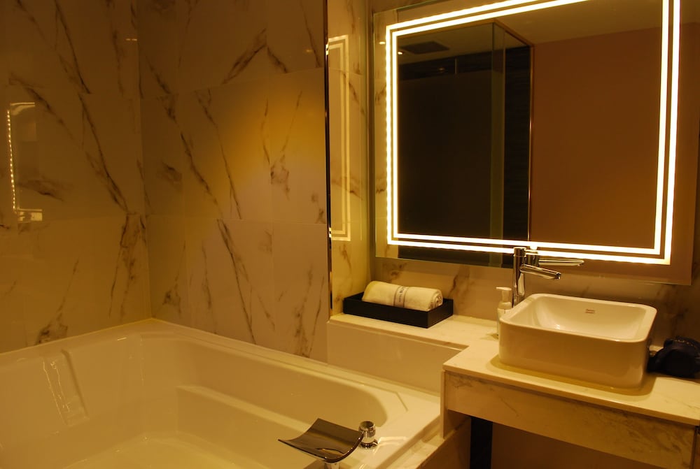 Hotel Buti 38/43