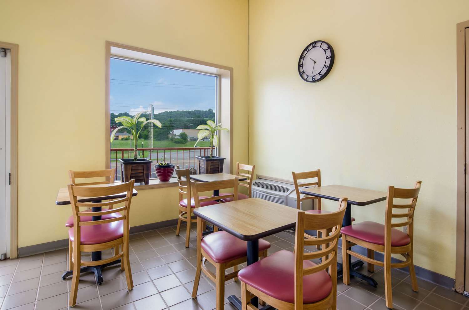 Econo Lodge Marion I-81 31/36