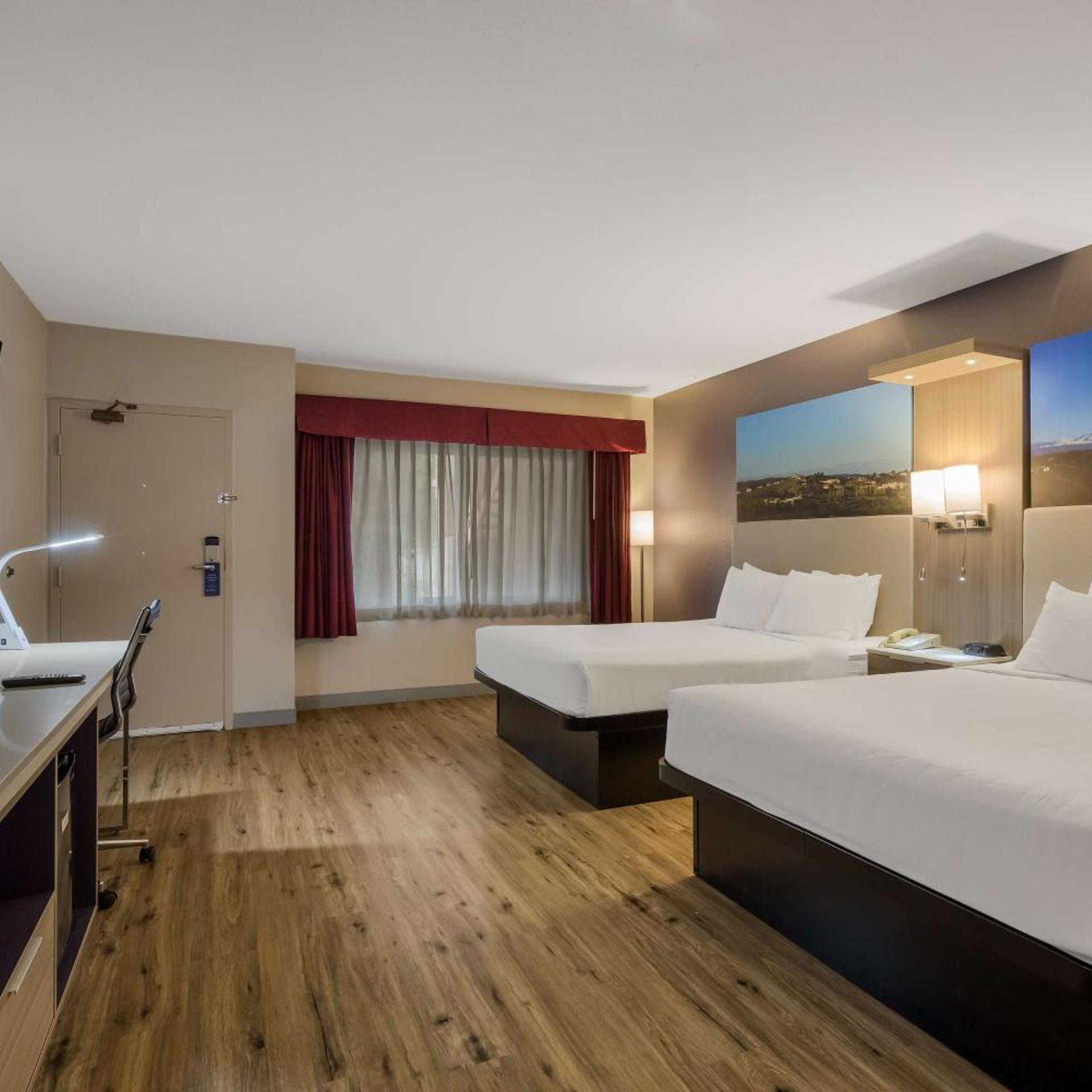 Deluxe, 2 Queen Beds