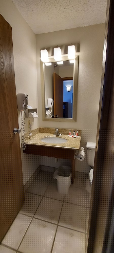 Days Inn by Wyndham Willmar 28/33