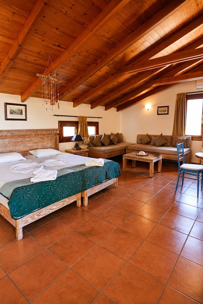 Mylos Hotel & Apartments 24/50