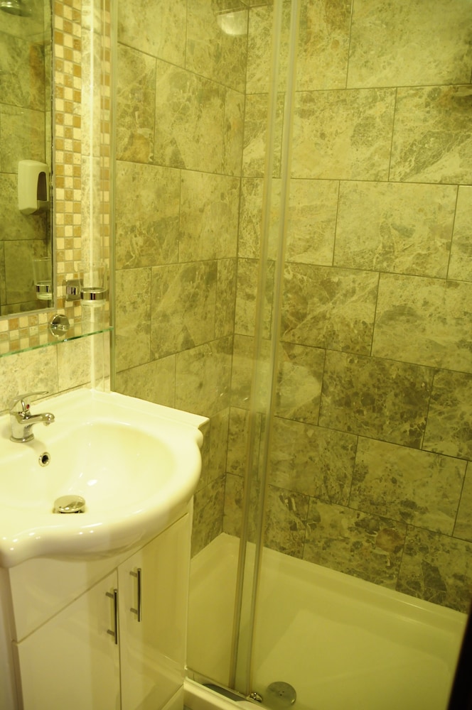 Cricklewood Lodge Hotel 33/33