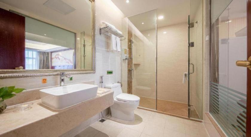 Vienna Hotel (Zhongshan Guzhen Lighting Expo Center) 59/60