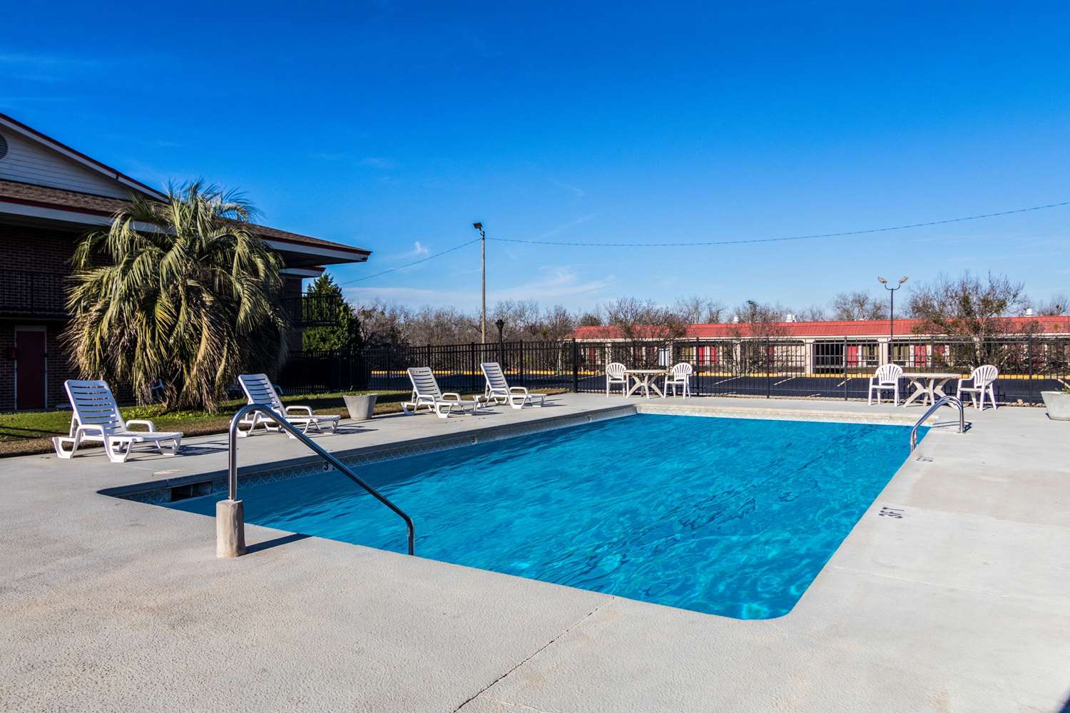 Econo Lodge Inn & Suites Conference Center 44/44